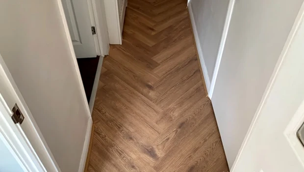 Pros & Cons of Laminate Flooring in a Hallway