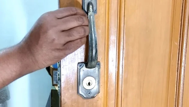 Tips for keeping your door handles clean in the future