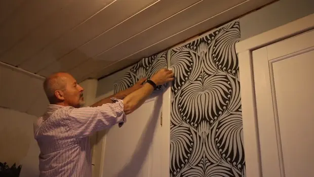 Helpful Tips for Wallpapering Over Mirrored Doors