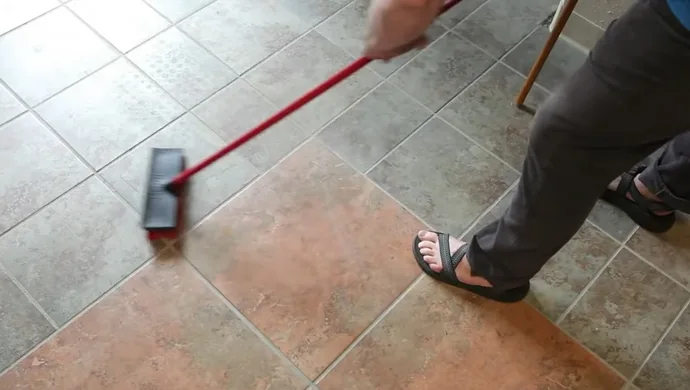 How to Remove Dried Paint from Slate Tiles: The Easy Way