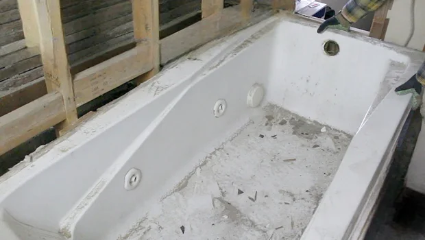 How Long Does It Take to Remove a Bathtub